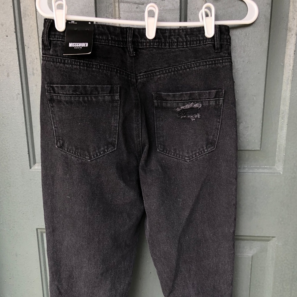 Missguided Riot High Rise Mom Jeans - Picture 2 of 2
